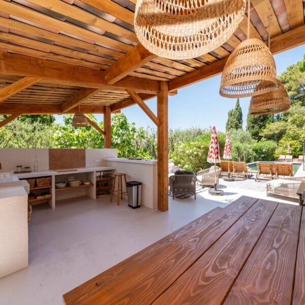 Mougins : Villa d’architecte avec piscine dans un domaine privé