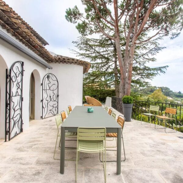 Mougins : Villa d’architecte avec piscine dans un domaine privé