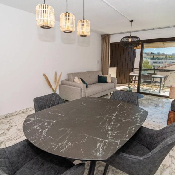 Appartement Cannes Croisette : spacieux 2 pièces idéalement situé, vue mer