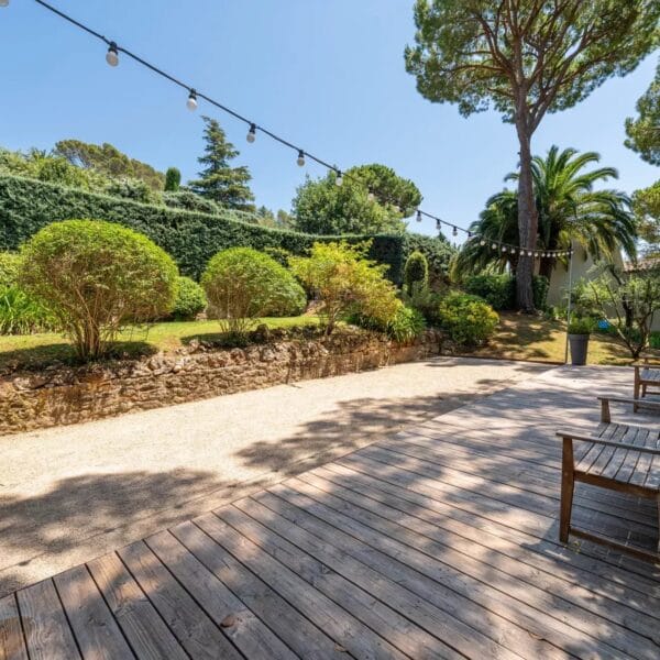 Mougins : Villa d’architecte avec piscine dans un domaine privé