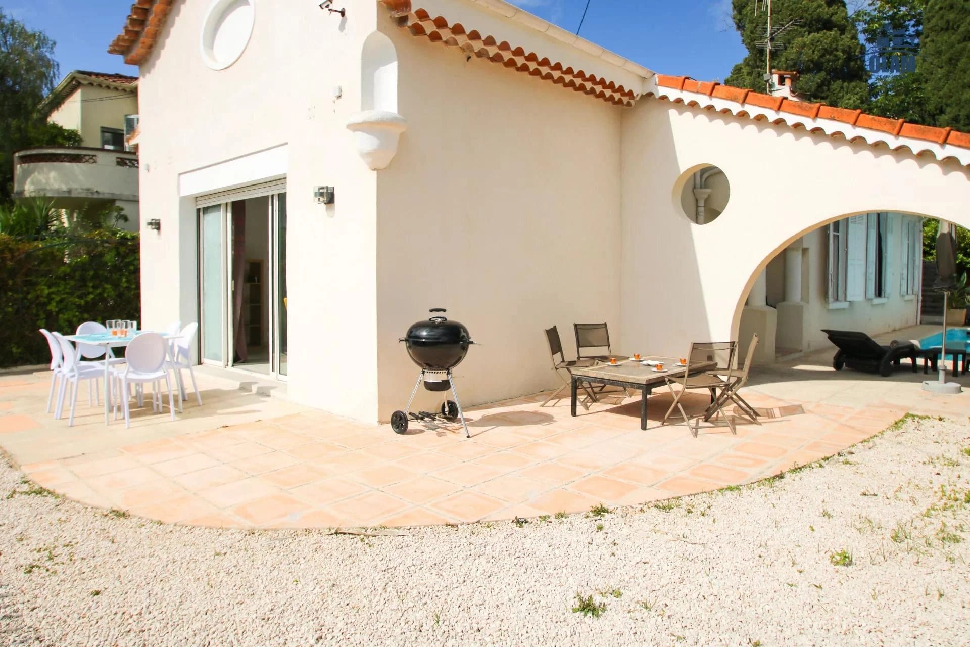 Maison familiale Cannes Oxford : jardin, piscine chauffée, proche centre-ville