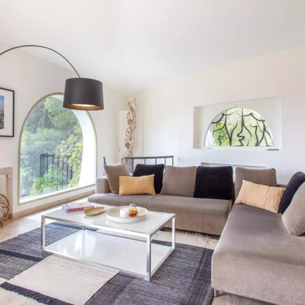 Mougins : Villa d’architecte avec piscine dans un domaine privé