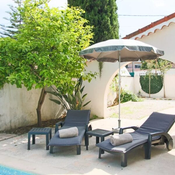 Maison familiale Cannes Oxford : jardin, piscine chauffée, proche centre-ville