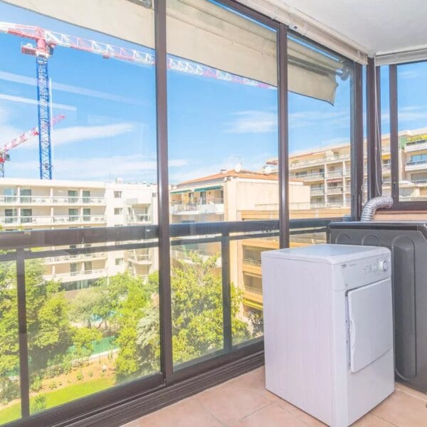 Appartement Cannes Croisette : spacieux 2 pièces idéalement situé, vue mer