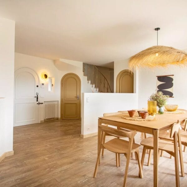 Mougins : Villa d’architecte avec piscine dans un domaine privé