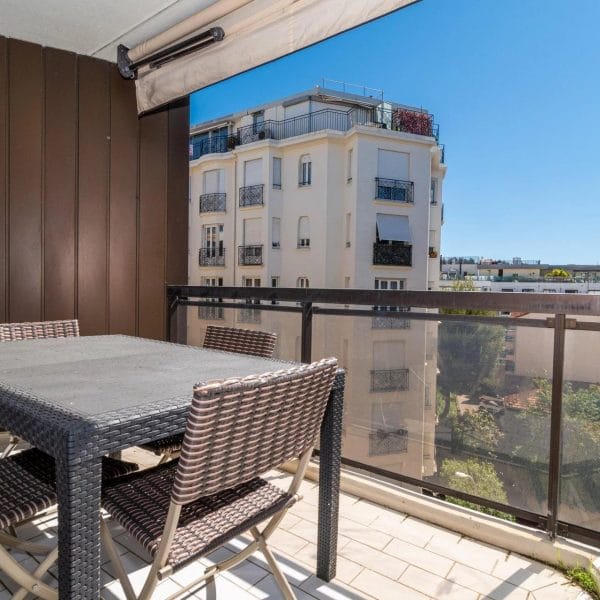 Appartement Cannes Croisette : spacieux 2 pièces idéalement situé, vue mer