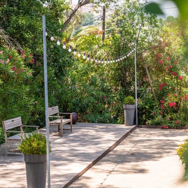 Mougins: Architect-designed villa with swimming pool in a private estate