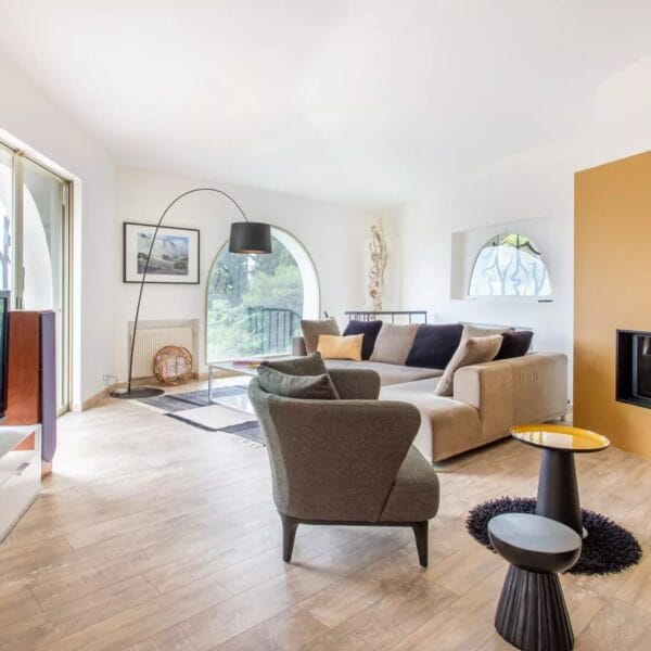 Mougins : Villa d’architecte avec piscine dans un domaine privé
