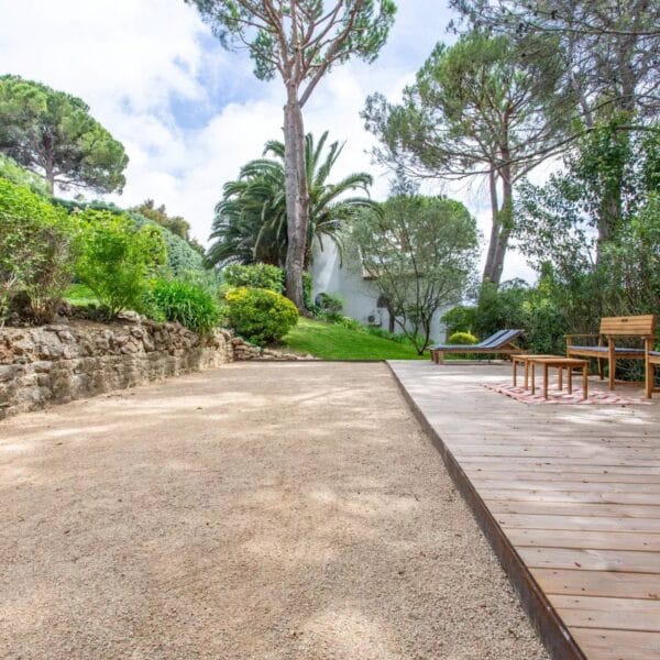 Mougins : Villa d’architecte avec piscine dans un domaine privé