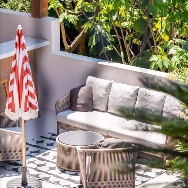 Mougins: Architect-designed villa with swimming pool in a private estate