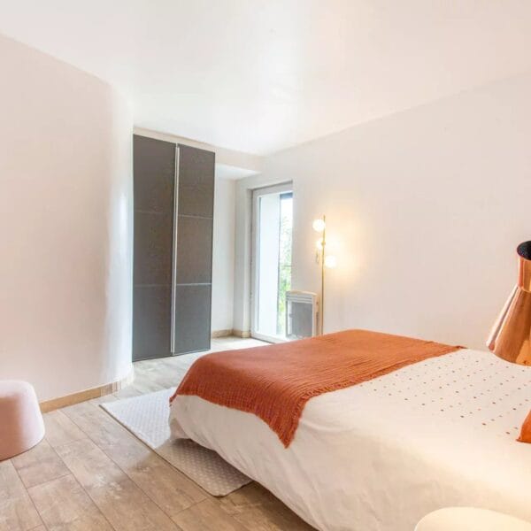 Mougins : Villa d’architecte avec piscine dans un domaine privé