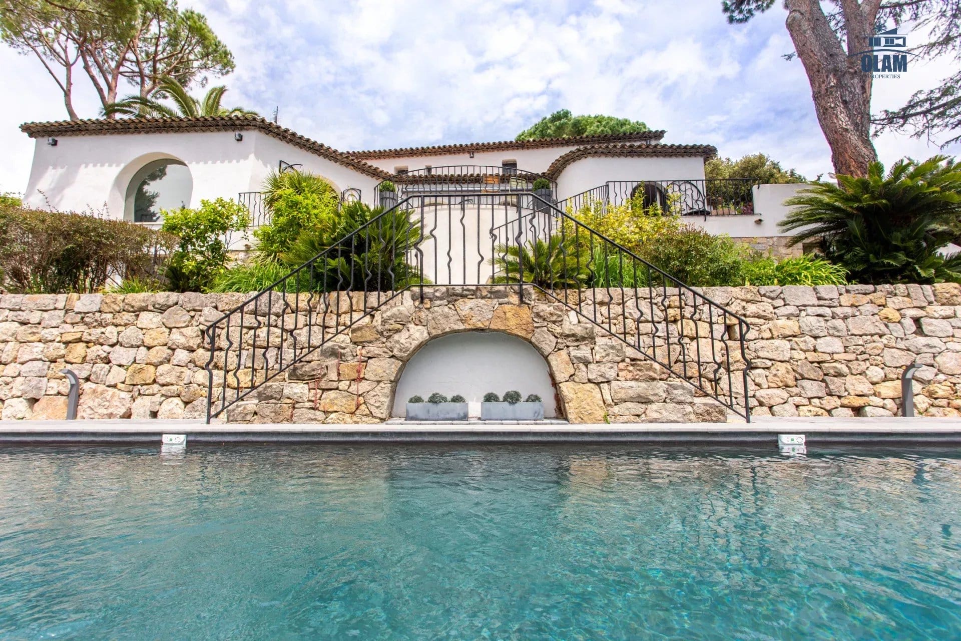 Mougins : Villa d’architecte avec piscine dans un domaine privé