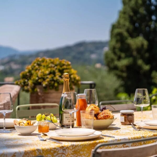 Mougins : Villa d’architecte avec piscine dans un domaine privé