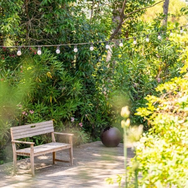 Mougins: Architect-designed villa with swimming pool in a private estate