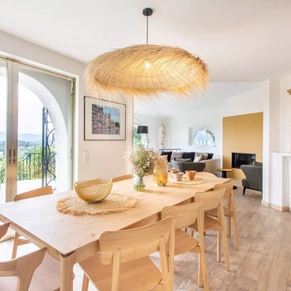 Mougins : Villa d’architecte avec piscine dans un domaine privé