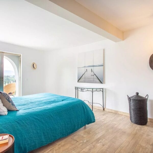 Mougins : Villa d’architecte avec piscine dans un domaine privé