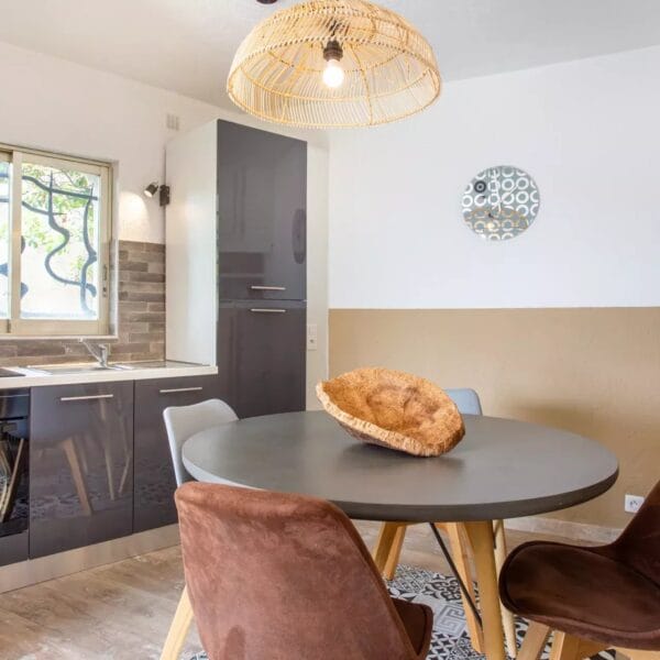 Mougins : Villa d’architecte avec piscine dans un domaine privé