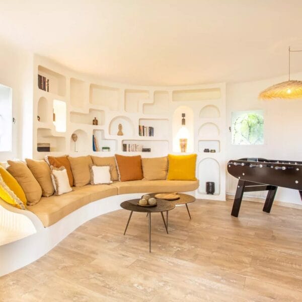 Mougins : Villa d’architecte avec piscine dans un domaine privé