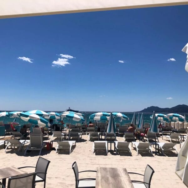 Appartement Cannes Croisette : spacieux 2 pièces idéalement situé, vue mer