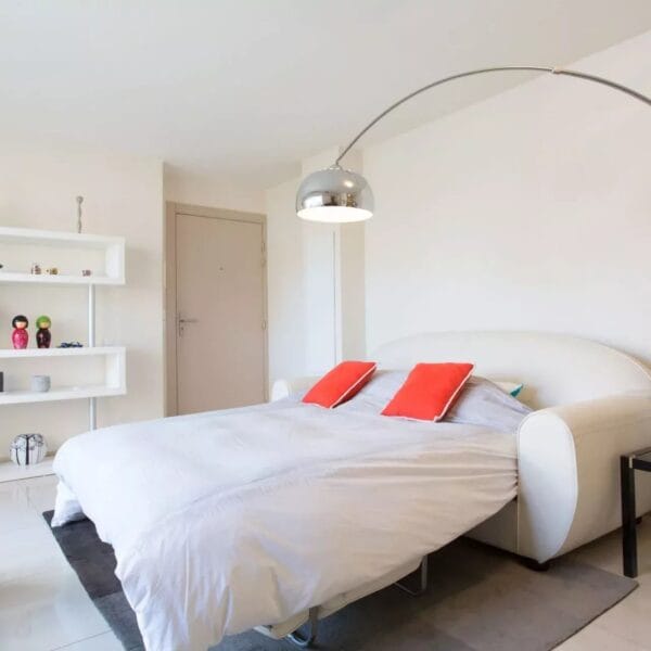Cannes: beautiful apartment next to the Vieux Port with terrace