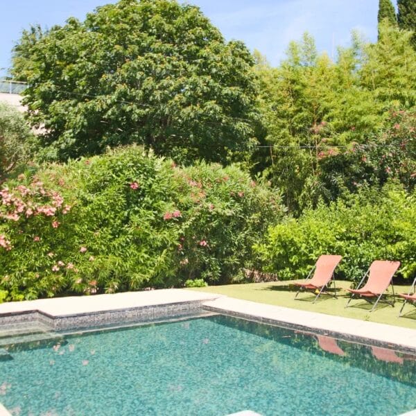 Villa d’Architecte Cannes Centre : 4 / 5 bedrooms, 200 m2, renovated, terrace, pool and large garden