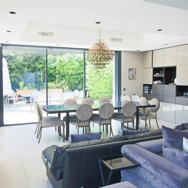 Villa d’Architecte Cannes Centre : 4 / 5 bedrooms, 200 m2, renovated, terrace, pool and large garden