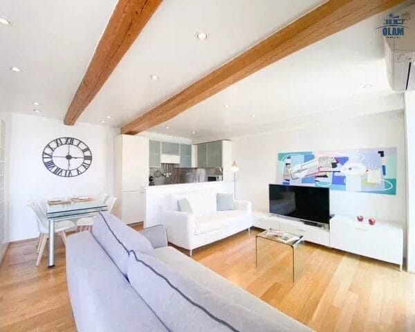 Cannes : bel appartement avec terrasse et vue sur le vieux port