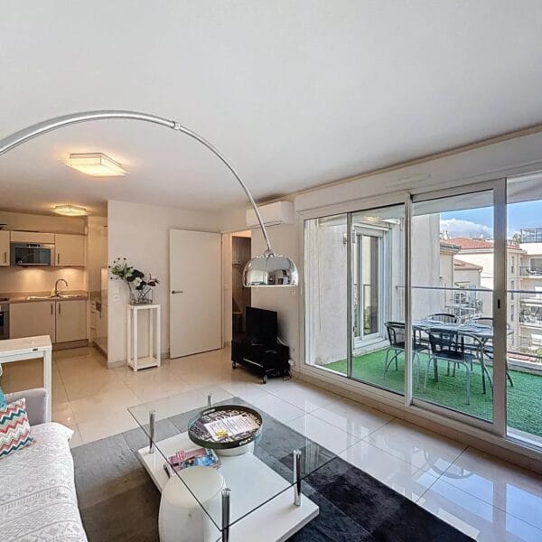 Cannes : bel appartement à côté du Vieux port avec terrasse