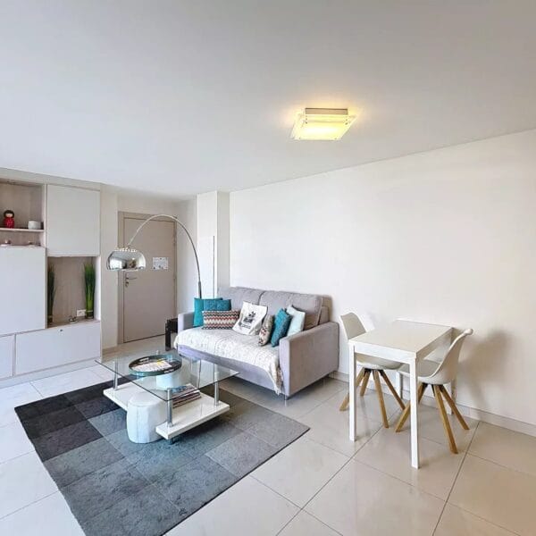 Cannes: beautiful apartment next to the Vieux Port with terrace