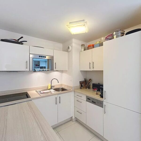 Cannes: beautiful apartment next to the Vieux Port with terrace
