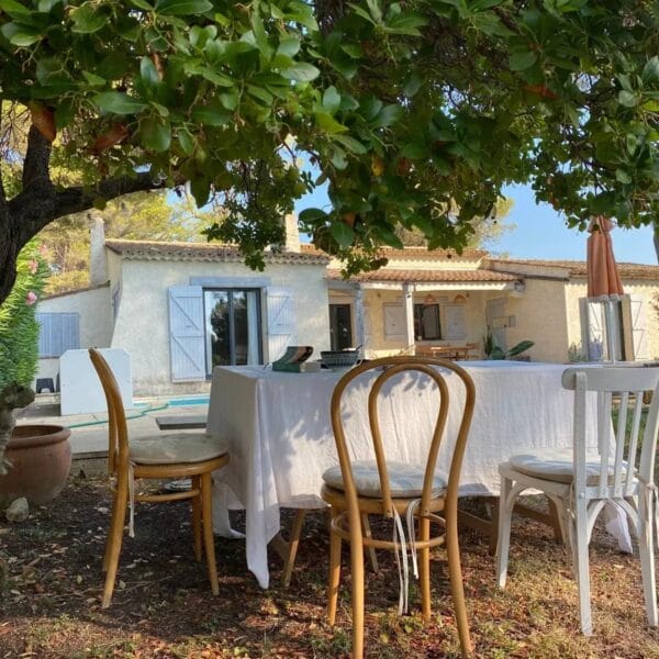 Mougins: Charming villa with swimming pool in the pine forest