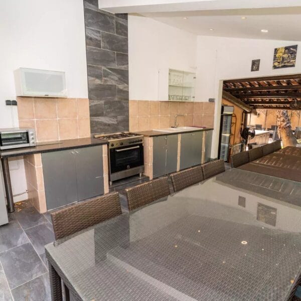 Family home Mougins: 2 floors, swimming pool and landscaped grounds