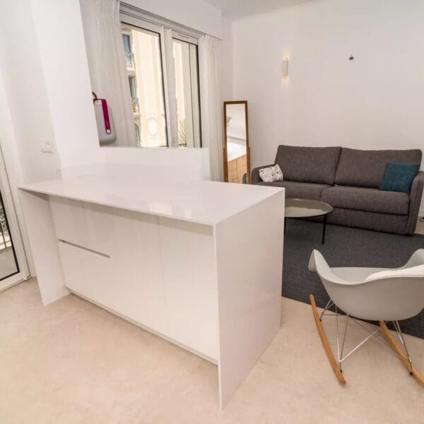 Apartment Cannes: 2-bedrooms luxury apartment, balcony, prestigious residence, city center