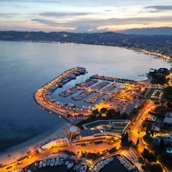 Apartment Cannes: 2-bedrooms luxury apartment, balcony, prestigious residence, city center