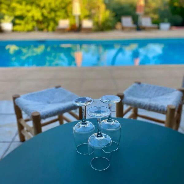 Mougins: Charming villa with swimming pool in the pine forest