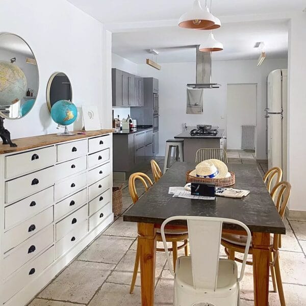 Mougins: Charming villa with swimming pool in the pine forest