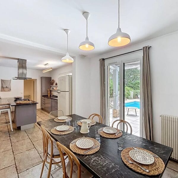 Mougins : Villa de charme avec piscine dans la pinède
