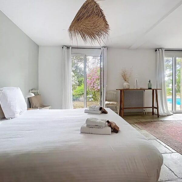 Mougins: Charming villa with swimming pool in the pine forest