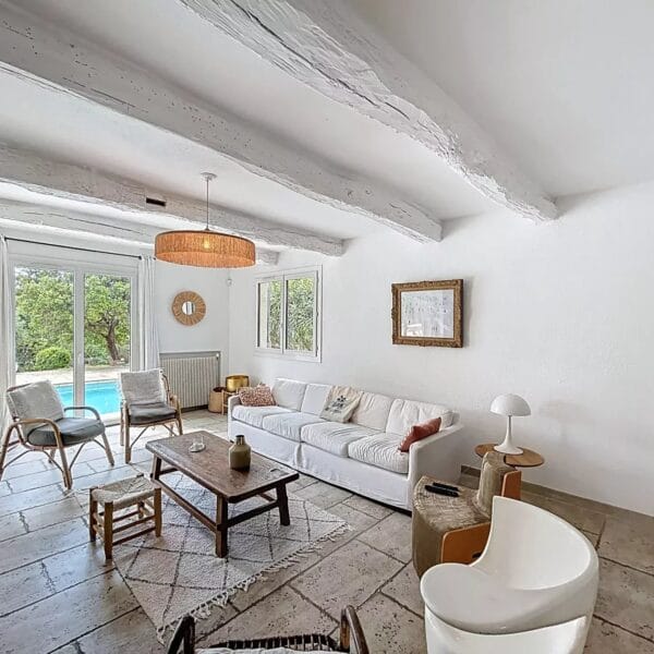 Mougins : Villa de charme avec piscine dans la pinède