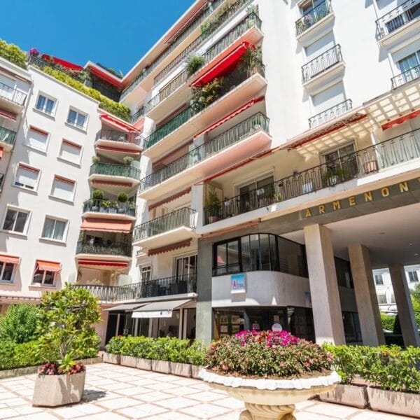 Apartment Cannes: 2-bedrooms luxury apartment, balcony, prestigious residence, city center