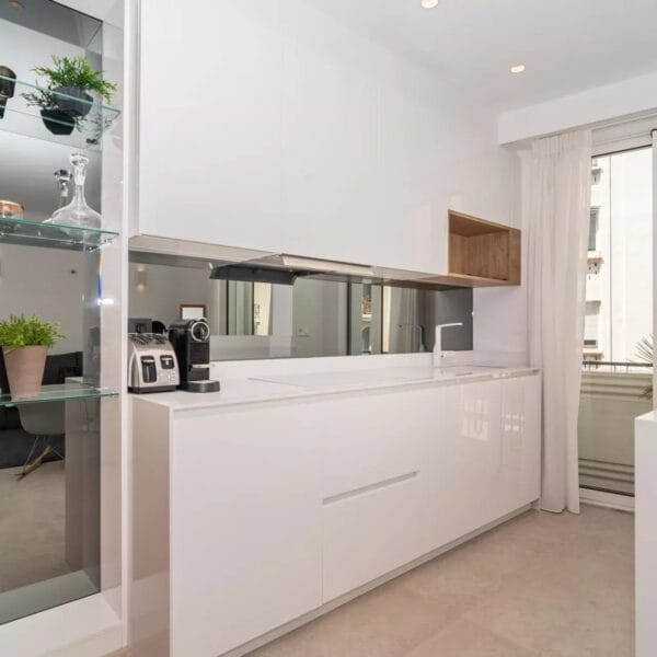 Apartment Cannes: 2-bedrooms luxury apartment, balcony, prestigious residence, city center