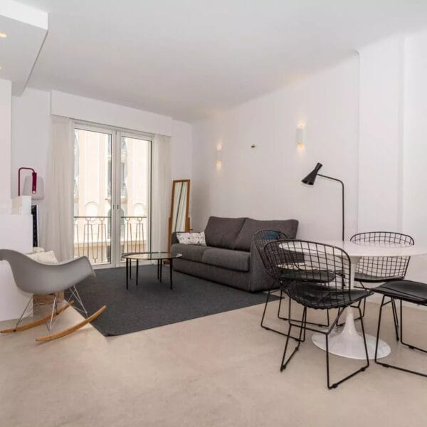 Apartment Cannes: 2-bedrooms luxury apartment, balcony, prestigious residence, city center