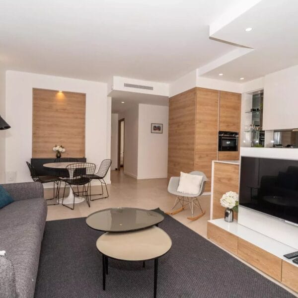 Apartment Cannes: 2-bedrooms luxury apartment, balcony, prestigious residence, city center