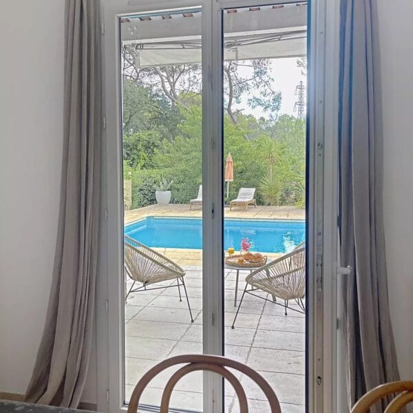 Mougins: Charming villa with swimming pool in the pine forest