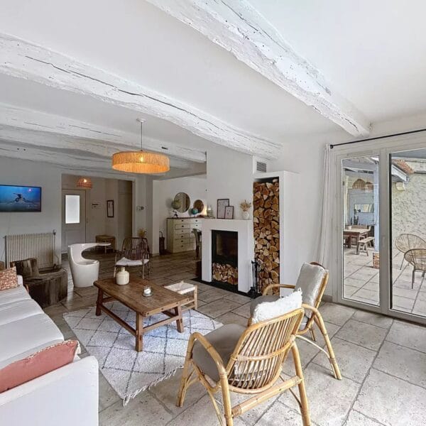 Mougins: Charming villa with swimming pool in the pine forest