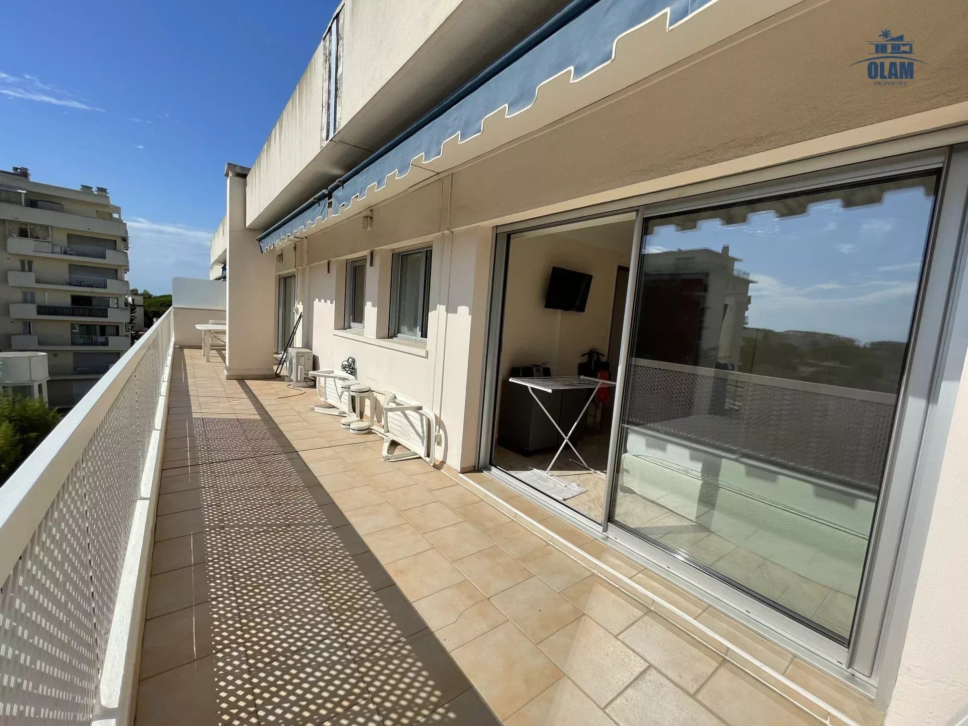 Appartement Cannes Basse Californie : 2 pièces, dernier étage avec vaste terrasse