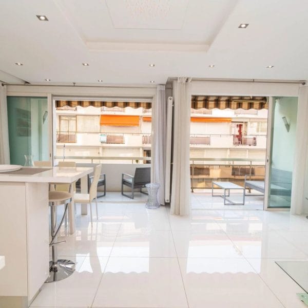 Appartement Cannes : moderne, 2 chambres, terrasse, proche Croisette