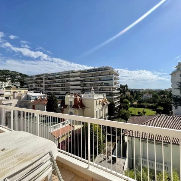 Appartement Cannes Basse Californie : 2 pièces, dernier étage avec vaste terrasse