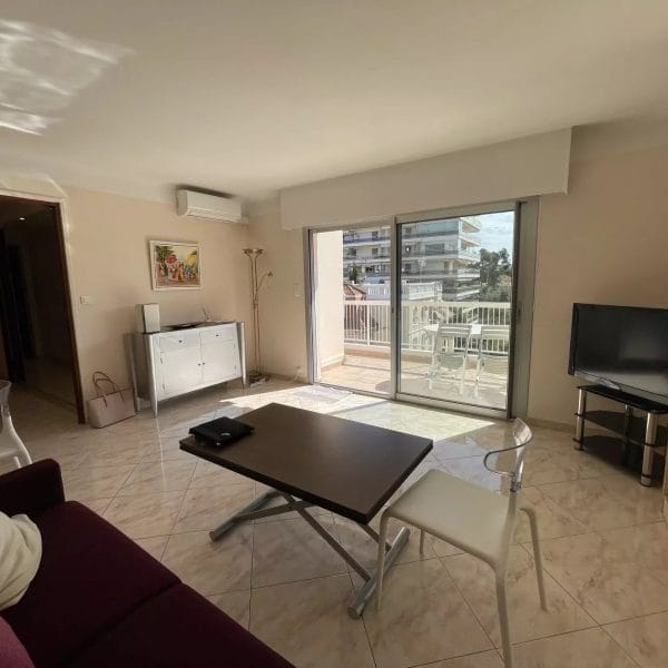 Apartment Cannes Basse Californie: 1-bedroom, top floor with large terrace