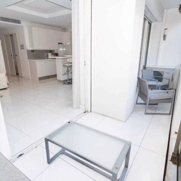 Apartment Cannes: modern, 2-bedrooms, terrace, near Croisette